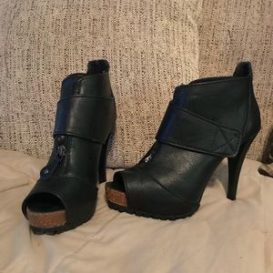 Simply Vera Wang open toe boots